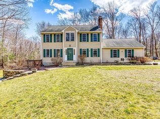 47 Country Rd, Uxbridge, MA 01569
