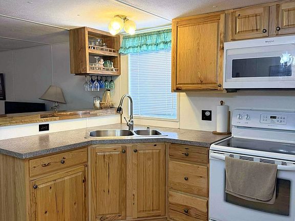4th image of 13592 E 46th St