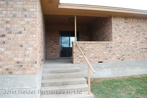 4th image of 910 Rebecca Ln