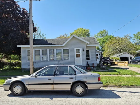 612 E Adams St, Taylorville, IL 62568