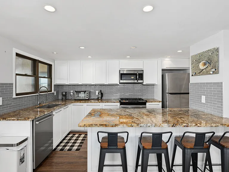 188 Date Ave #1 — Photo 5