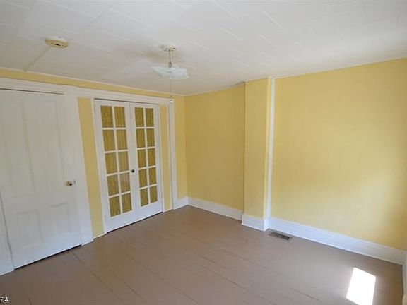 5th image of 31-33 E Main St