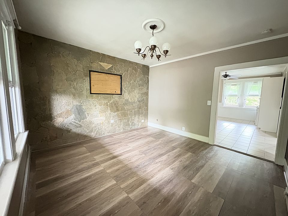 1st image of 200 Beaver St APT 3