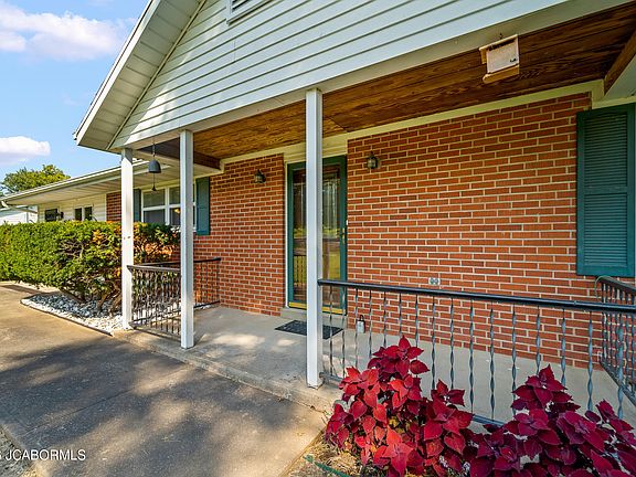 3rd image of 4819 Oakridge Rd