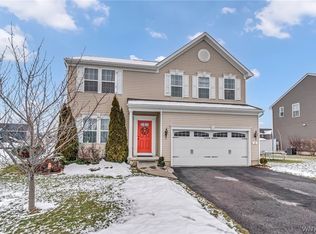 38 Middlebury Ln, Lancaster, NY 14086
