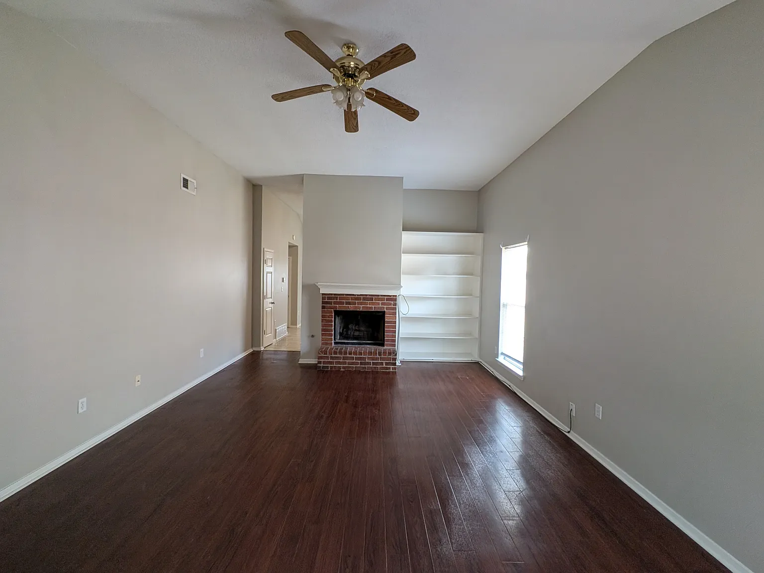 3 bed, 1369 sqft, $1,650 — Photo 2