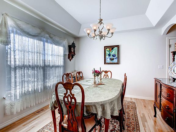 5th image of 540 Regent Ln