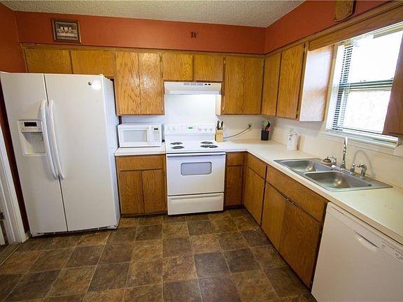 3rd image of 506 Fir Dr