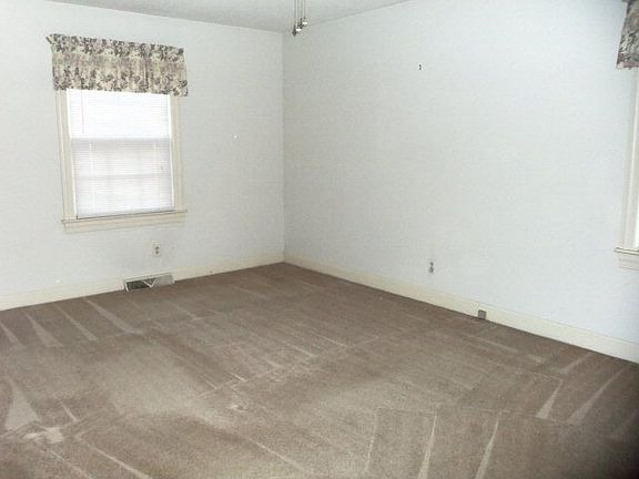 3rd image of 104 Collington Ct