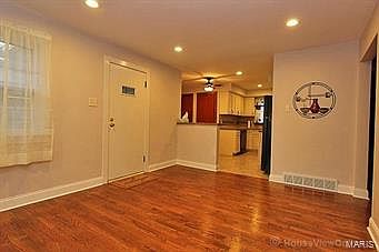 4th image of 330 Edgewood Dr