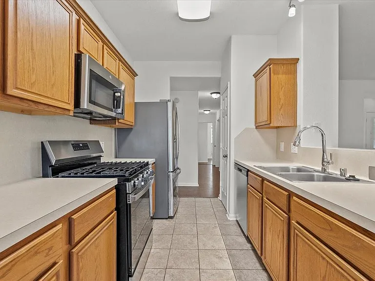 202 Pebble Walk Ln — Photo 10
