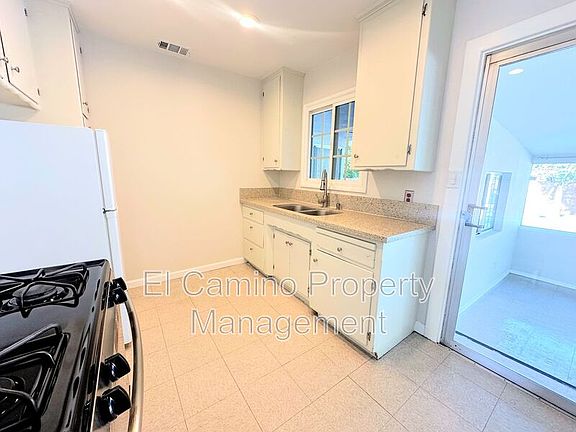 5th image of 10721 Claussen St