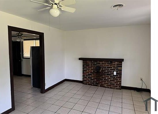 4th image of 7782 Ellington Dr