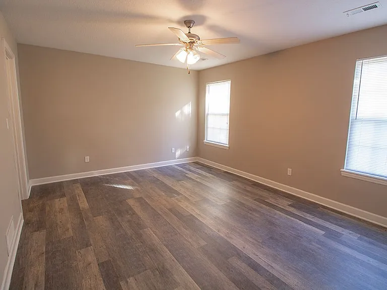 1311 Raleigh Dr — Photo 13