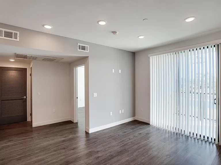 6015 Woodman Ave #201 — Photo 13