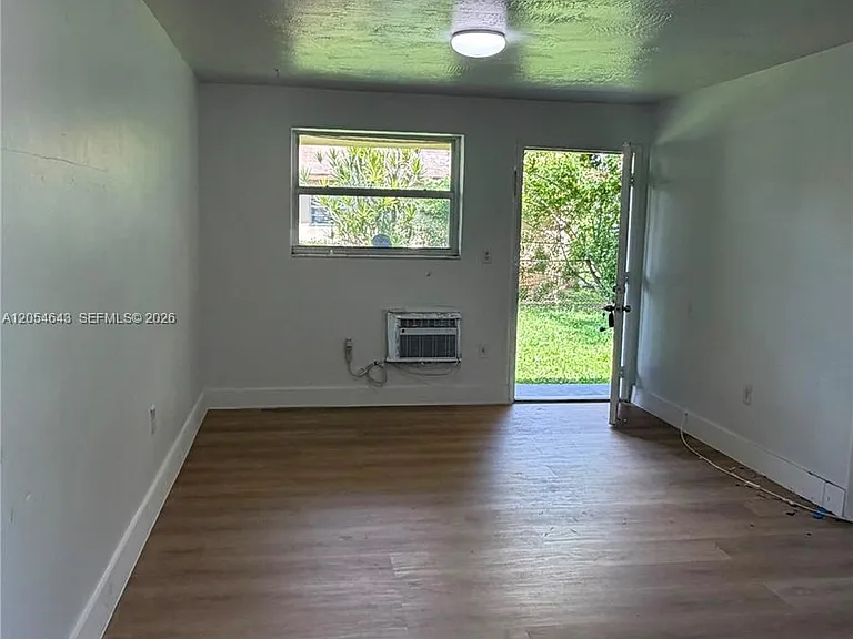 1465 W 28th St #4 — Photo 4