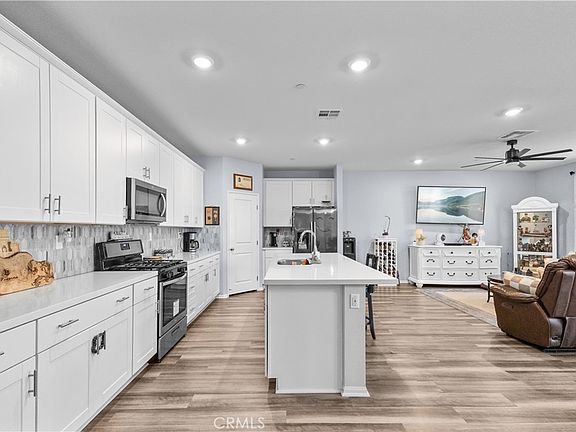 3rd image of 24751 Hudson St