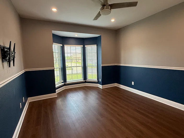 10510 Dunmore Dr — Photo 9