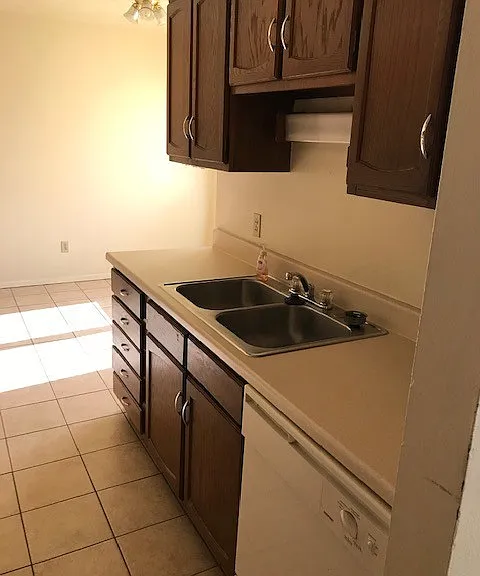 223-225 Edgewood Dr — Photo 15