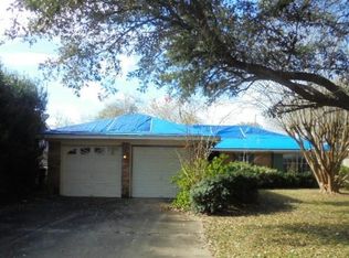 2821 N Remington Dr, Angleton, TX 77515