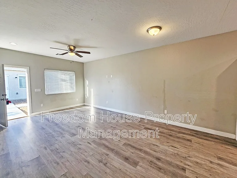 1121 Sixshooter Ave #2 — Photo 5