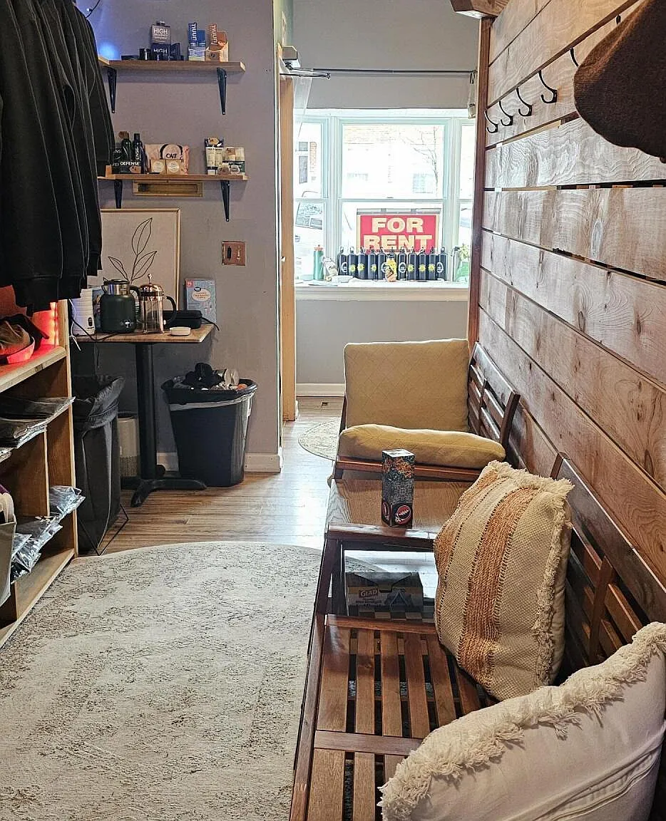 Studio, $2,000 — Photo 1