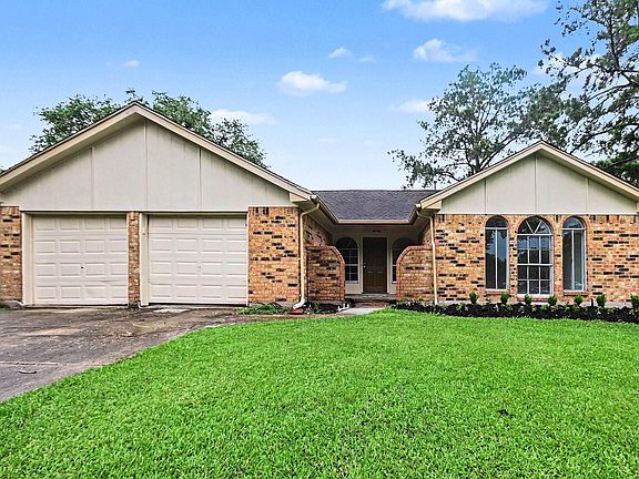 4th image of 3810 Clover Dr