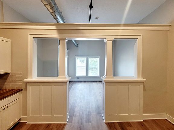 Living/sleeping area