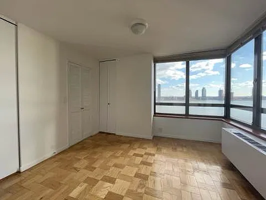 Rented by City Connections Realty | media 26