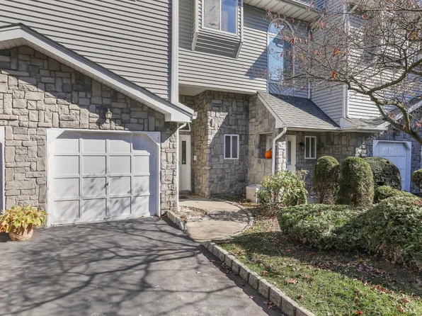 12 Donamar Ln, Laurence Harbor, NJ 08879