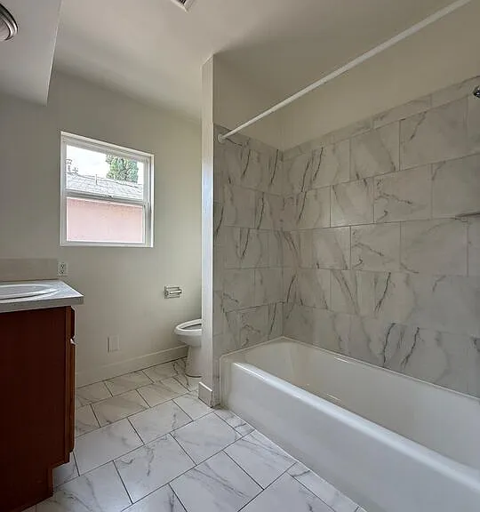 13233 Oxnard St #4 — Photo 8