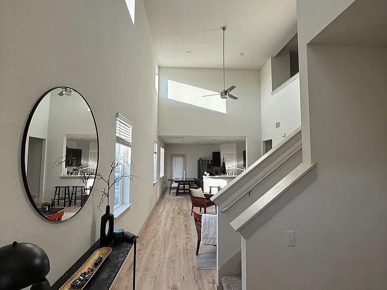 220 Merrick Rd — Photo 7