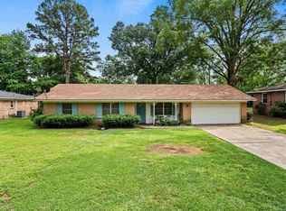 906 Lincoln Dr, Longview, TX 75604