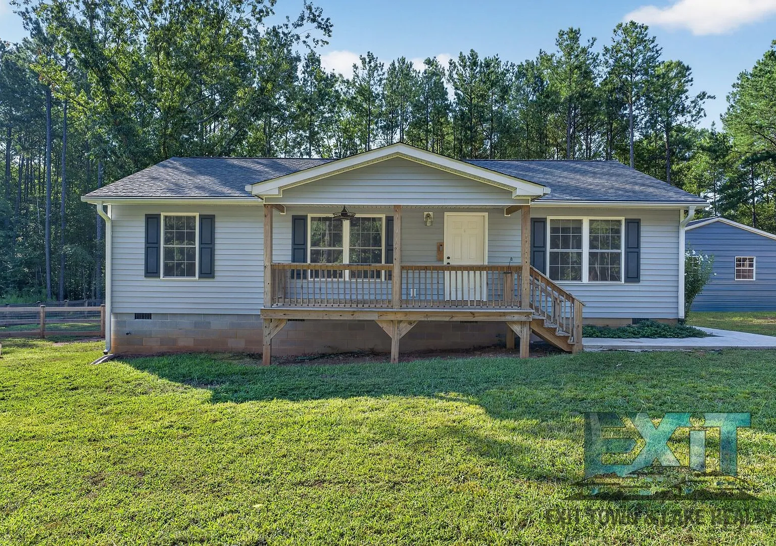 Charming 3BR/2BA Home with Fenced Yard & Detached Garage — Photo 1