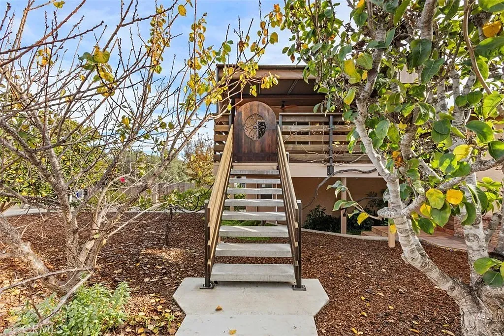1321 Pepper Tree Ln — Photo 1