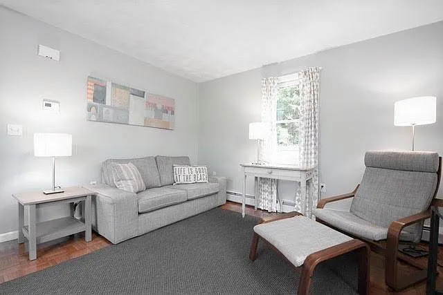 40 1/2 Roseneath Ave — Photo 4