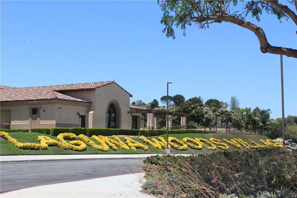 2 bed, 811 sqft, $3,000 — Photo 1