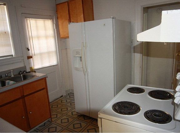 3rd image of 1418 Askin St