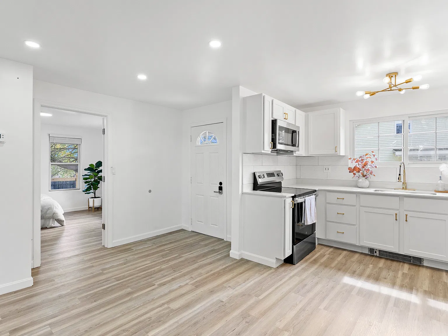 25 Lowell Rd — Photo 3