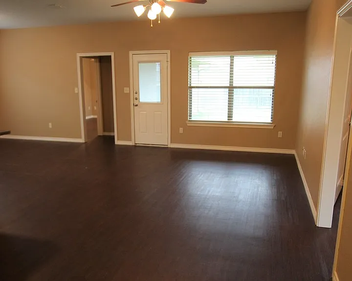 19401 King Ranch Dr — Photo 3