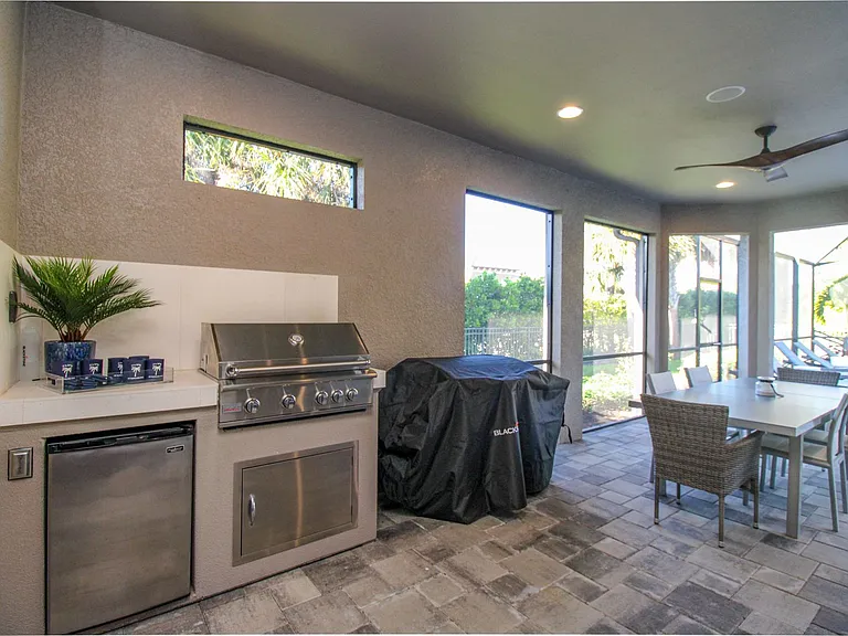 9423 Terresina Dr — Photo 10