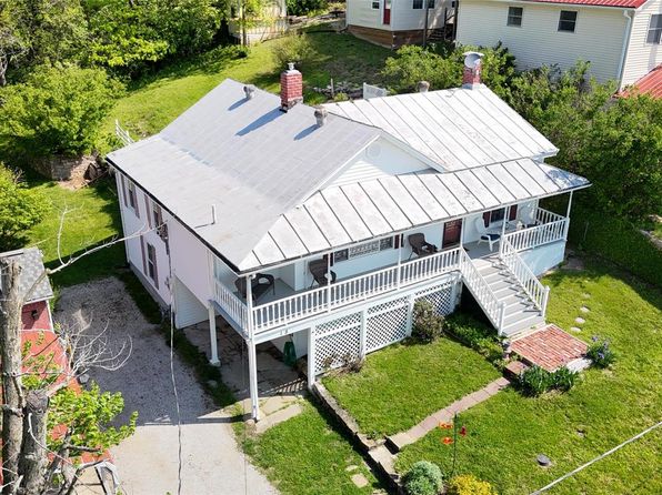 18 E Clinton St, Grafton, IL 62037