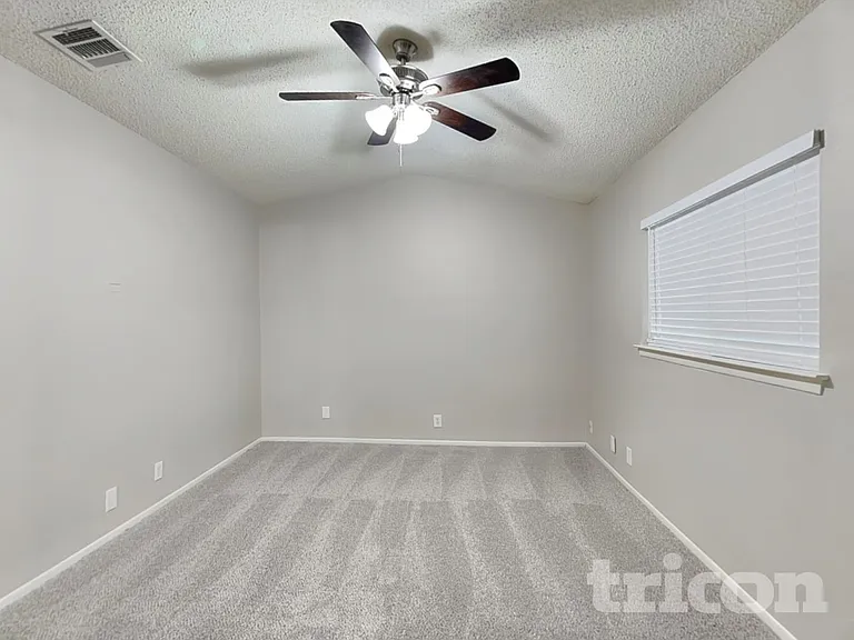 9506 Sugarloaf Dr — Photo 7