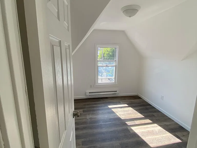 987 E 19th St #2 — Photo 14