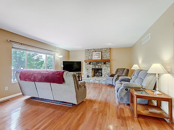 4th image of 7803 Waters Edge Dr