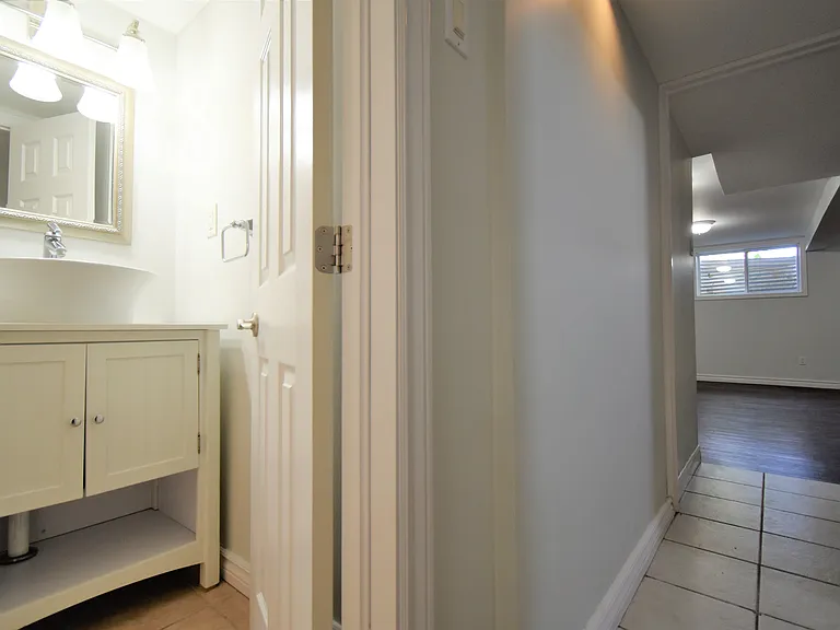 19 A College Cres #BASEMENT — Photo 13