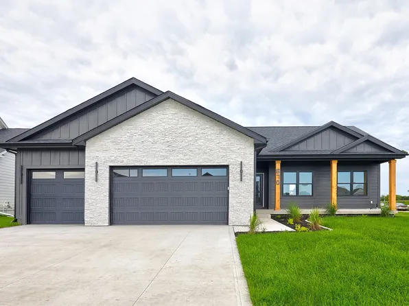 670 NW Concord Ln, Waukee, IA 50263