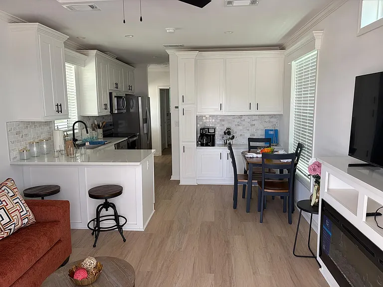 254 NE Coastal Dr — Photo 6