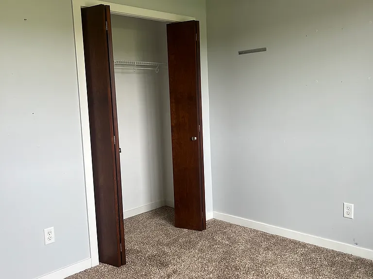 5211 Castleview Dr NW — Photo 17