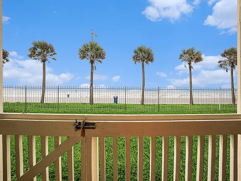7000 Seawall Blvd #1011 — Photo 2